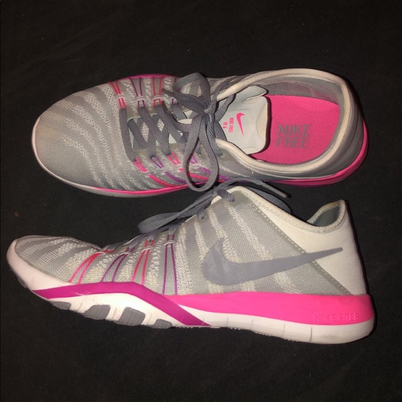 Size 8 Nike running shoes - Picture 2 of 4